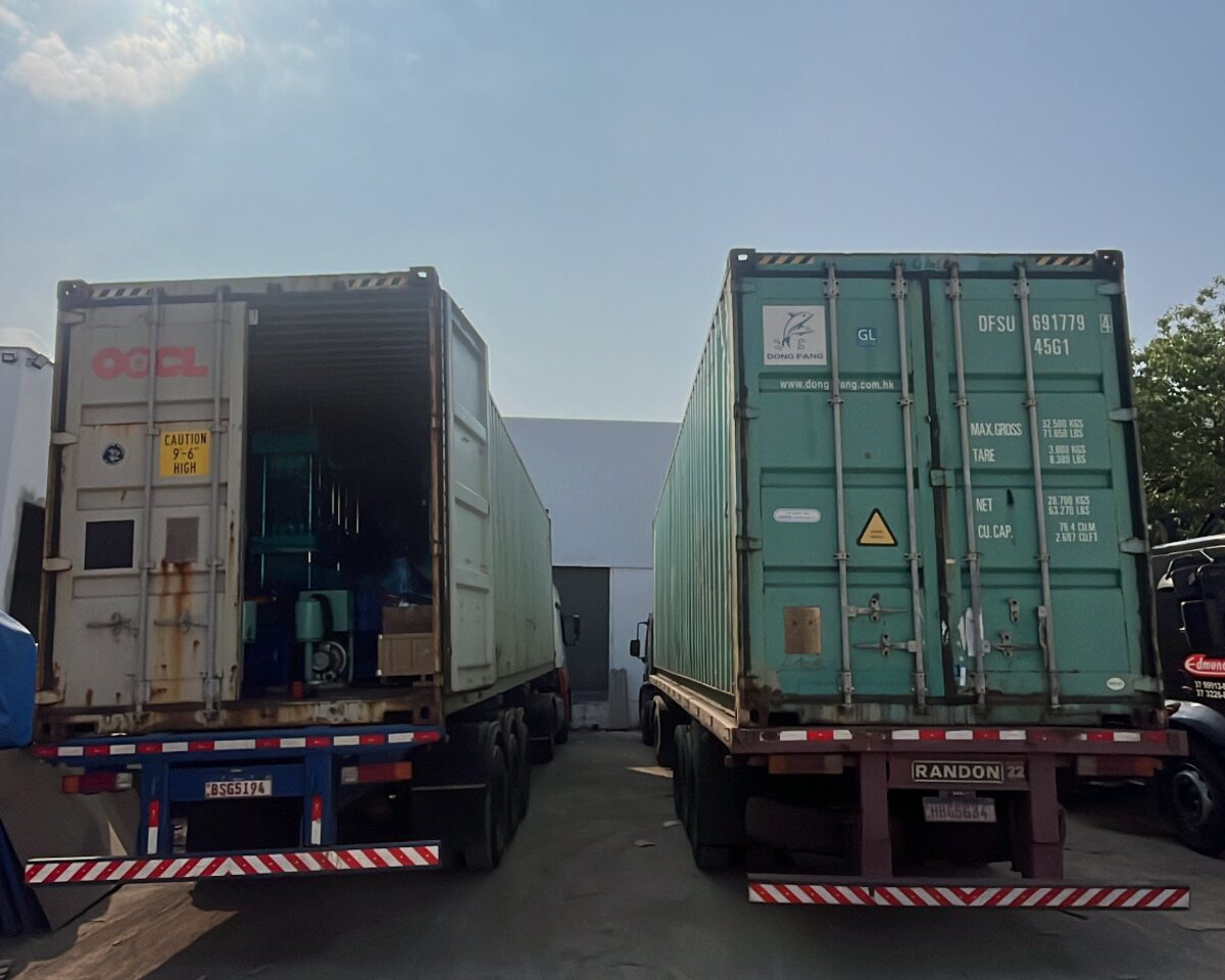 Containers em operação de recebimento e importação acompanhada