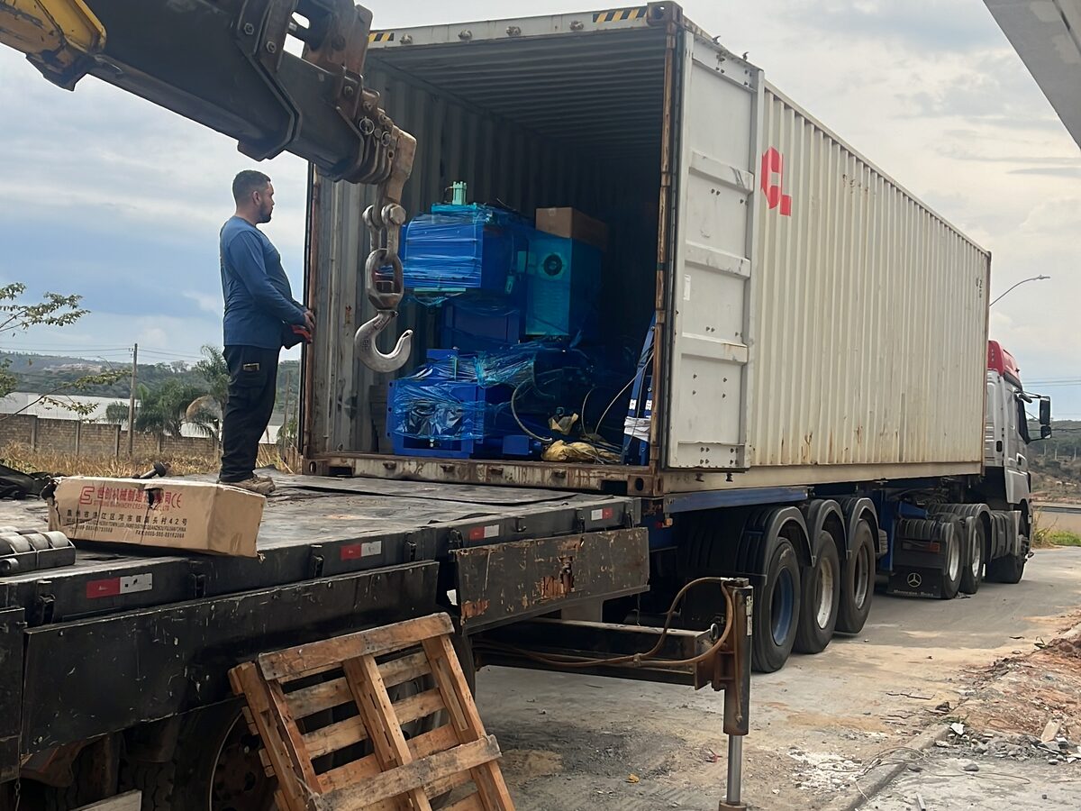 Equipamento industrial para acabamento e produção de calçados